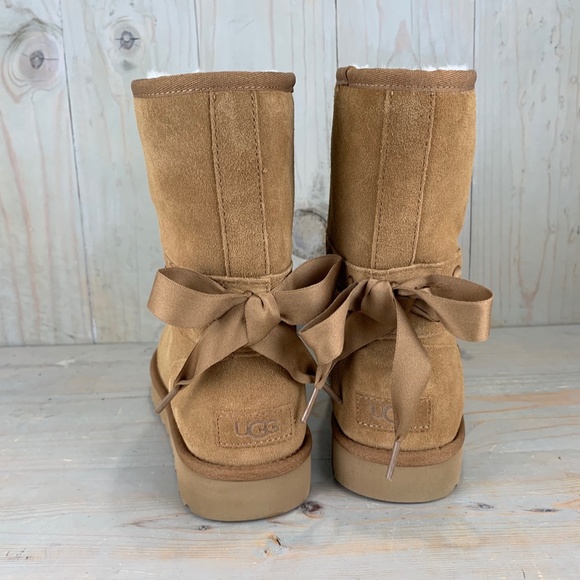 UGG CLASSIC SHORT LACE UP BOW BOOTS chestnut us 7 nib